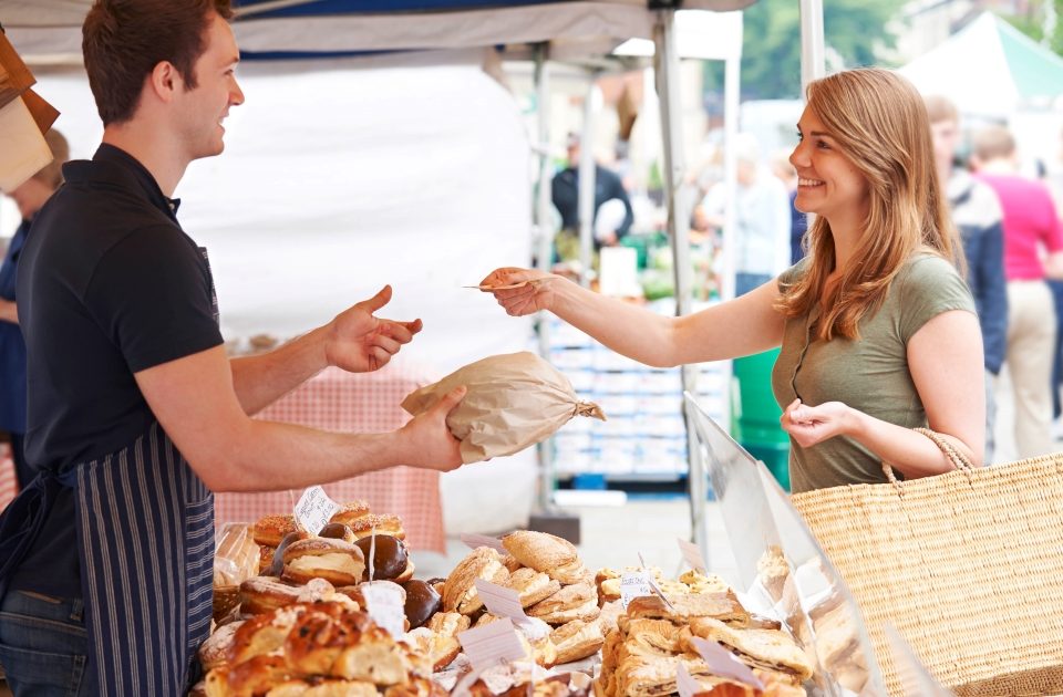 Woman buying at farmers' market.