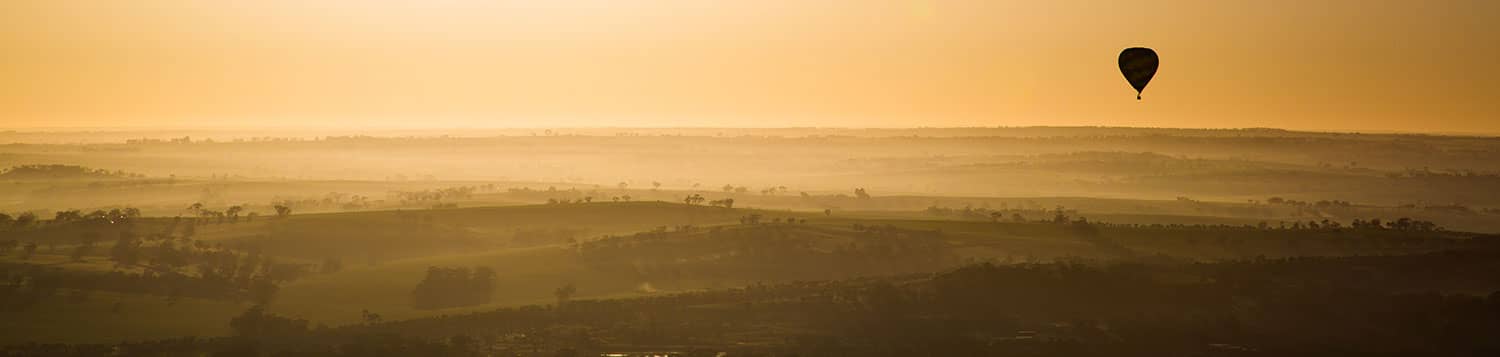 hot air ballon over northam wa