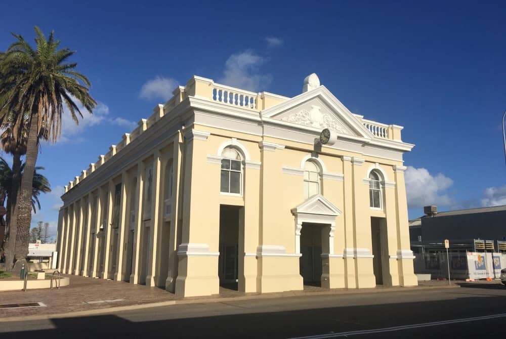 The Geraldton Regional Art Gallery is the single largest dedicated art gallery in the Mid-West region.